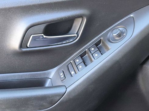 Certified 2022 Chevrolet Trax LT w/ LT Convenience Package image 22