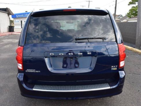 Used 2016 Dodge Grand Caravan SXT FWD image 6