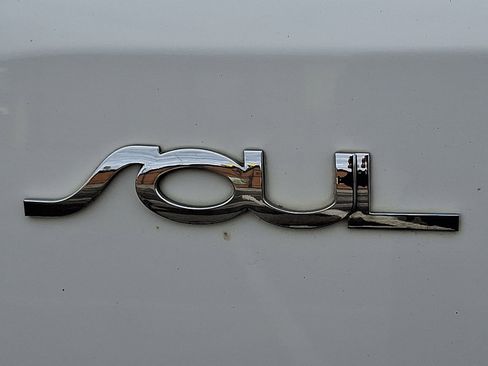 Used 2012 Kia Soul image 32