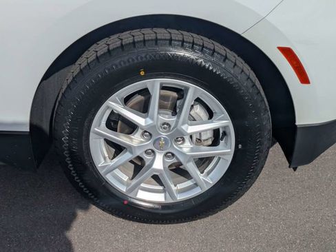 Used 2024 Chevrolet Equinox LS FWD image 11