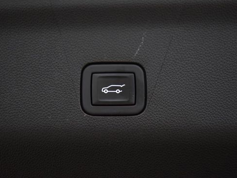 Used 2024 GMC Yukon XL Denali AWD/4WD image 28