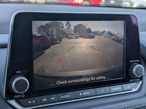 Used 2023 Nissan Rogue S image 12