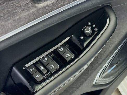 Used 2021 Jeep Grand Cherokee L Overland w/ Luxury Tech Group IV image 21