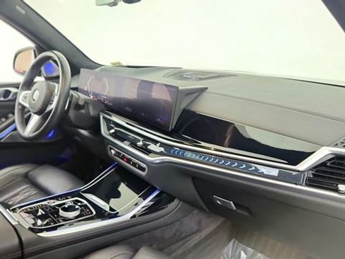 Used 2024 BMW X7 xDrive40i w/ Executive Package image 21