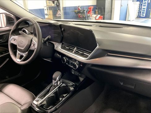 Used 2025 Chevrolet Trax ACTIV w/ Driver Confidence Package FWD image 14