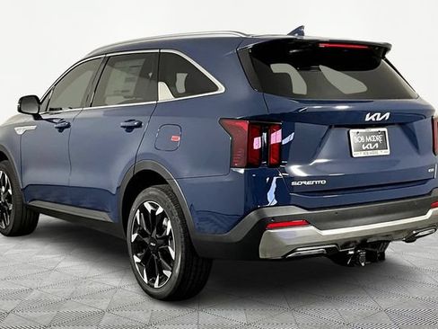 Certified 2026 Kia Sorento EX AWD/4WD image 4