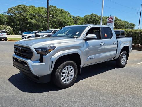 Certified 2024 Toyota Tacoma SR5 AWD/4WD image 3