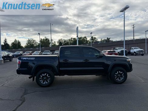 Used 2021 Toyota Tacoma TRD Off-Road w/ Technology Package AWD/4WD image 8