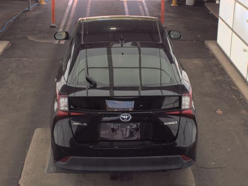 Used 2022 Toyota Prius LE FWD image 7