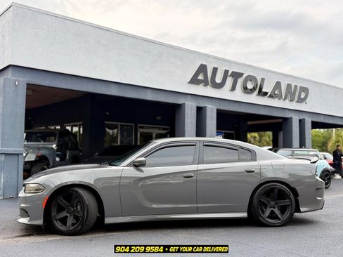 Used 2019 Dodge Charger Scat Pack RWD image 5