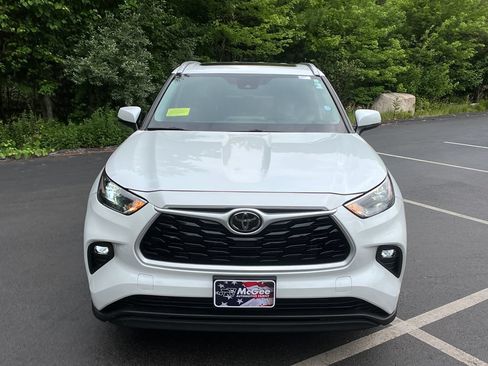Used 2023 Toyota Highlander XLE AWD/4WD image 7