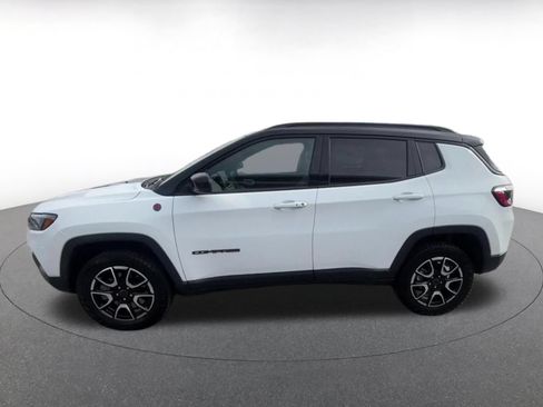 Used 2025 Jeep Compass Trailhawk AWD/4WD image 8