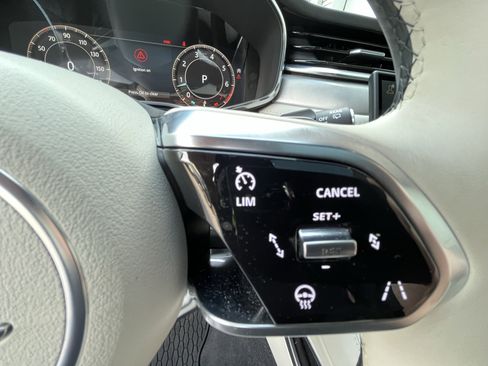 Used 2025 Jaguar F-PACE R-Dynamic S image 21