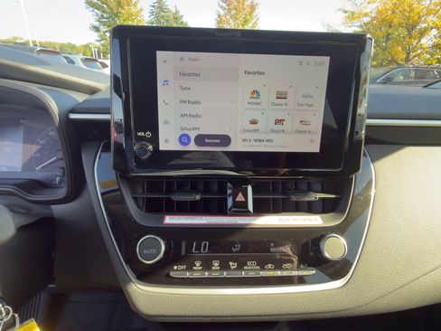 Used 2024 Toyota Corolla LE image 18