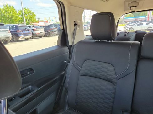 Used 2024 Nissan Pathfinder S AWD/4WD image 5