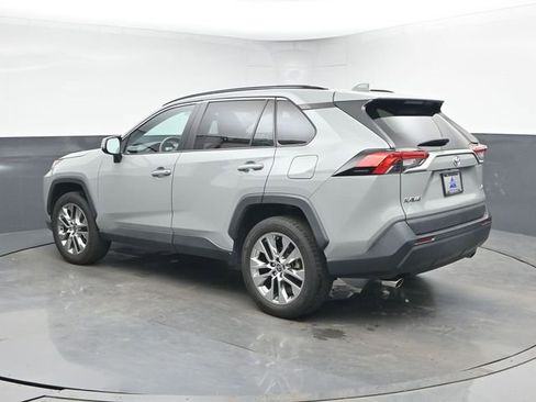 Used 2021 Toyota RAV4 XLE Premium image 6