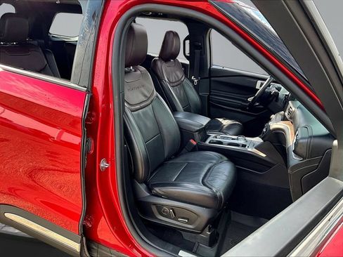 Used 2020 Ford Explorer Platinum w/ Premium Technology Package AWD/4WD image 32