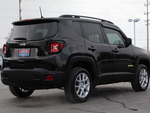 Used 2023 Jeep Renegade Latitude w/ Premium Group image 8