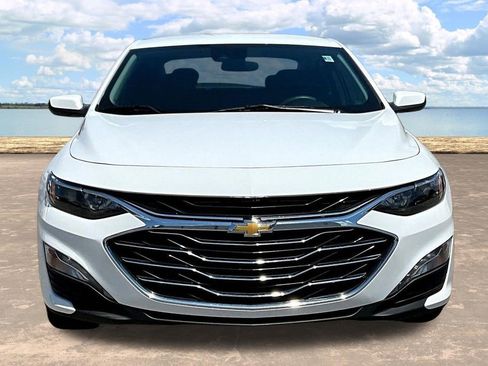 Used 2024 Chevrolet Malibu LT FWD image 2