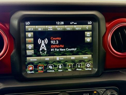 Used 2022 Jeep Wrangler Unlimited Rubicon image 14