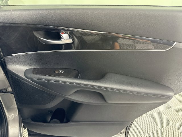 Used 2017 Kia Sorento FWD image 25