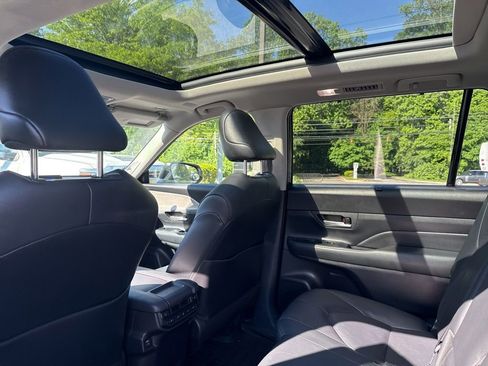Used 2024 Toyota Grand Highlander AWD Hybrid image 12