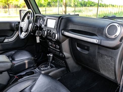 Used 2017 Jeep Wrangler Unlimited Sahara w/ Quick Order Package 24E Chief AWD/4WD image 17