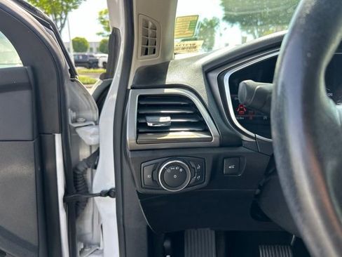 Used 2017 Ford Fusion SE w/ Fusion SE Technology Package FWD image 23