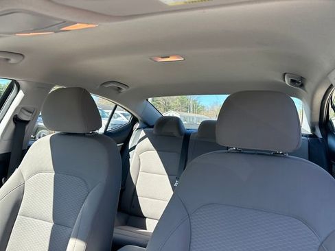 Used 2020 Hyundai Elantra SE w/ Winter Weather Package FWD image 22