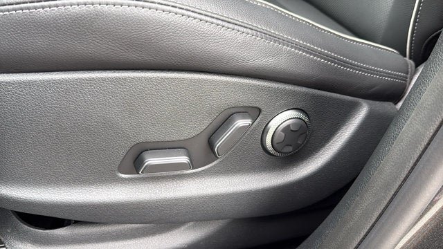 Used 2026 Genesis GV70 2.5T Advanced AWD/4WD image 14