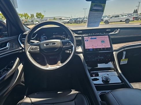 New 2025 Jeep Grand Cherokee Limited w/ Black Appearance Package image 26