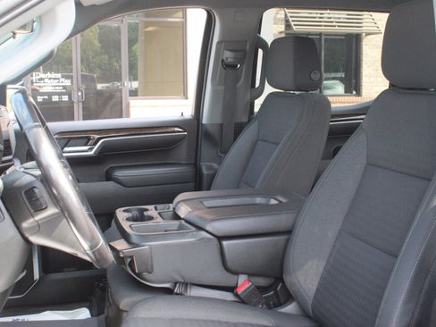 Used 2022 GMC Sierra 1500 Elevation w/ LPO, Elevation Black Package AWD/4WD image 17