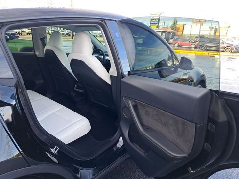 Used 2023 Tesla Model Y Long Range image 15