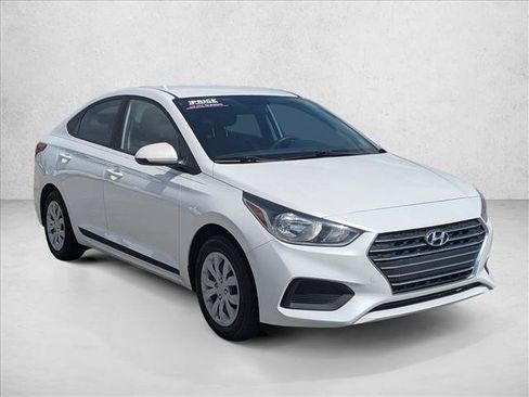 Used 2020 Hyundai Accent SE w/ Cargo Package FWD image 3