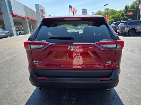 Used 2024 Toyota RAV4 LE AWD/4WD image 8