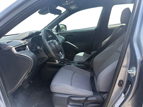 Used 2024 Toyota Corolla Cross SE image 9