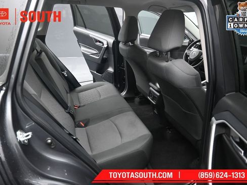Used 2025 Toyota RAV4 XLE AWD/4WD image 29