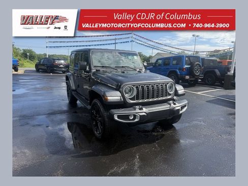 Used 2025 Jeep Wrangler Unlimited Sahara AWD/4WD image 1