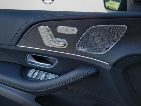 New 2026 Mercedes-Benz GLS 450 4MATIC image 32