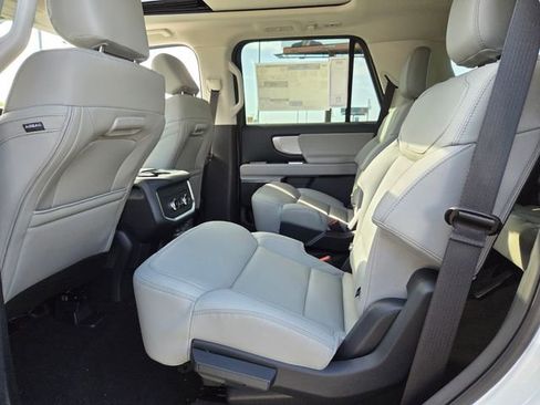 New 2026 Ford Expedition Active RWD image 5