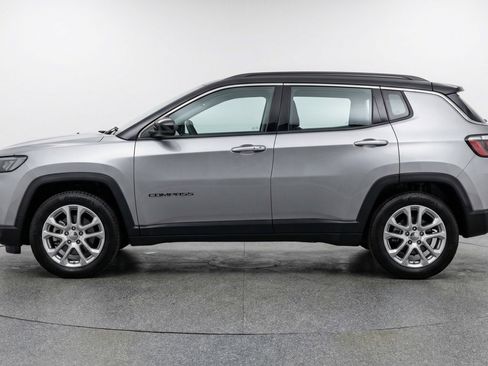 Used 2025 Jeep Compass Limited AWD/4WD image 5