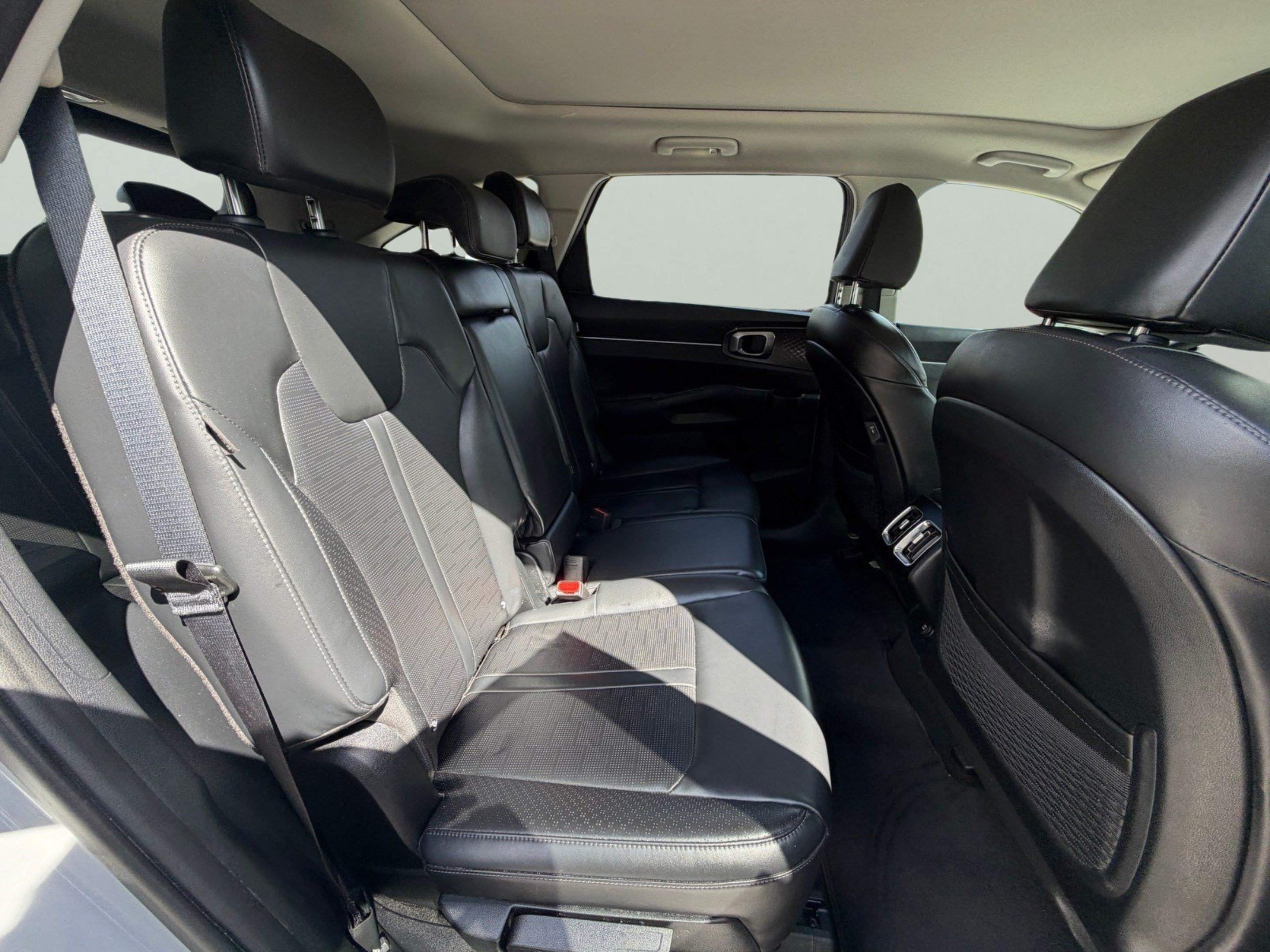 Certified 2025 Kia Sorento S w/ Panoramic Sunroof Package FWD image 16