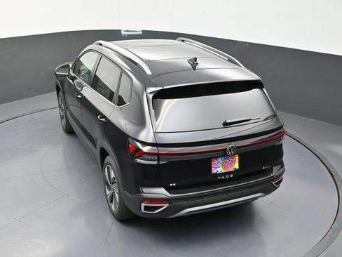 Used 2025 Volkswagen Taos SE image 19