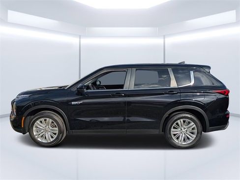 New 2025 Mitsubishi Outlander ES image 6