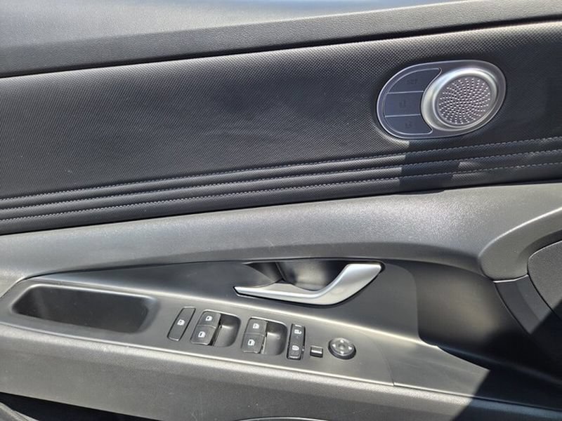 Used 2025 Hyundai Elantra Limited FWD image 25