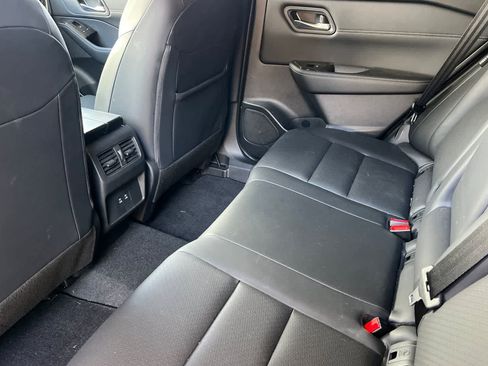 Used 2025 Nissan Rogue SV w/ SV Premium Package FWD image 5