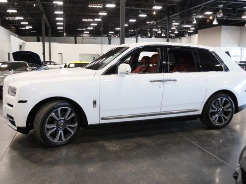 Used 2023 Rolls-Royce Cullinan AWD/4WD image 9