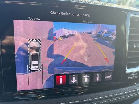 Used 2022 Chrysler Pacifica Limited image 38