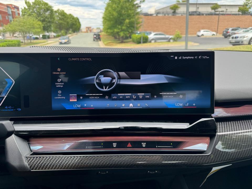 New 2027 BMW 550e xDrive w/ Executive Package AWD/4WD image 18