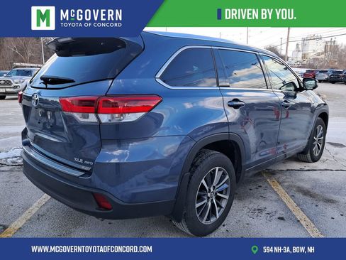 Used 2017 Toyota Highlander XLE image 3